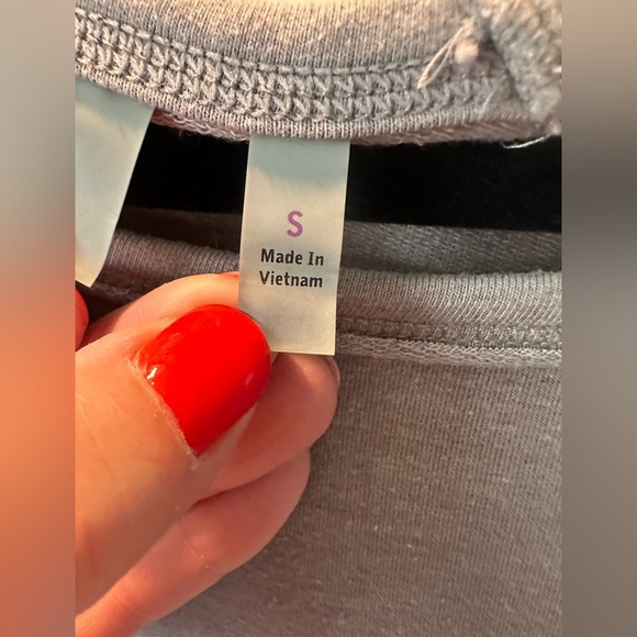 Women’s Gray Athleta Sweatshirt, hi-low cut - size small - Picture 3 of 5